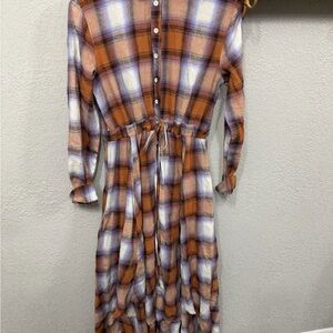 JODIFL Plaid Long Sleeve Dress in Tan and White